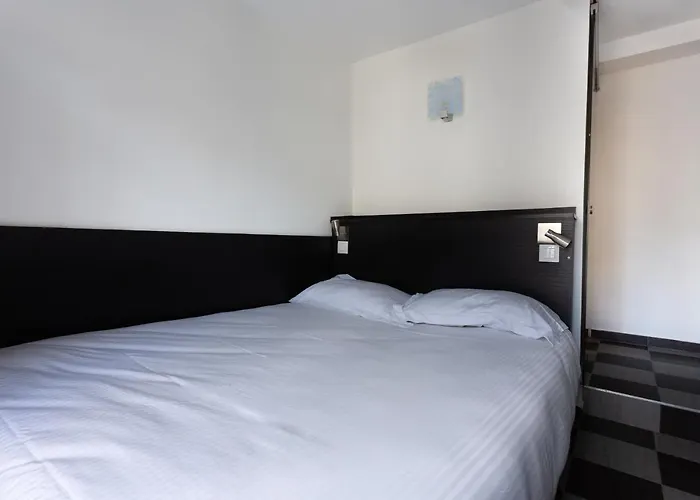 Mimosa Hotel *