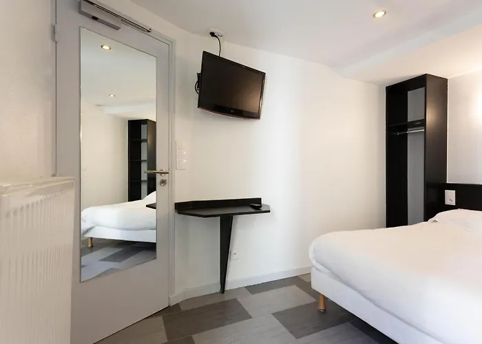Mimosa Hotel *