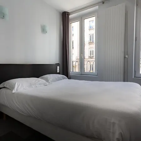 Mimosa Hotel *