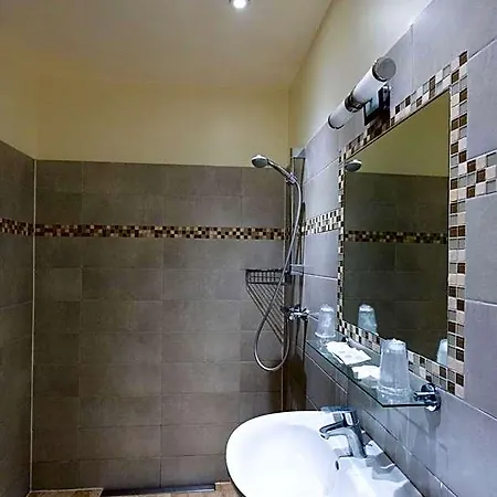 Mimosa Hotel *
