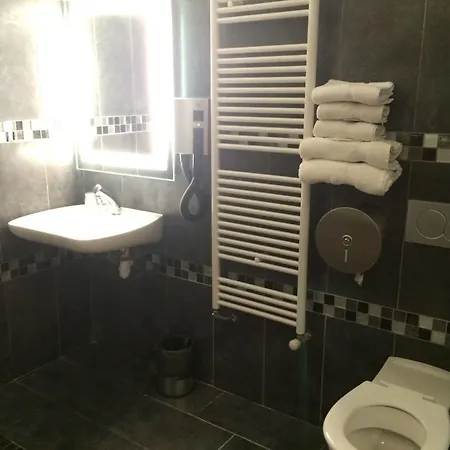 Mimosa Hotel *