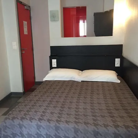 Mimosa Hotel *