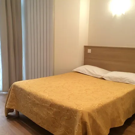 Mimosa Hotel *